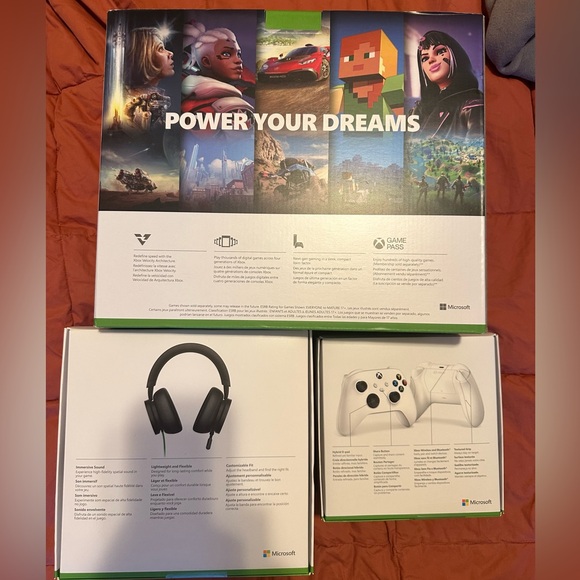 Brand new never opened Series S 512GB SSD Console Bundle - White - Picture 2 of 5